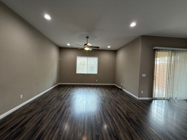 Building Photo - SINGLE STORY 3 BEDROOM HOME IN PROVIDENCE