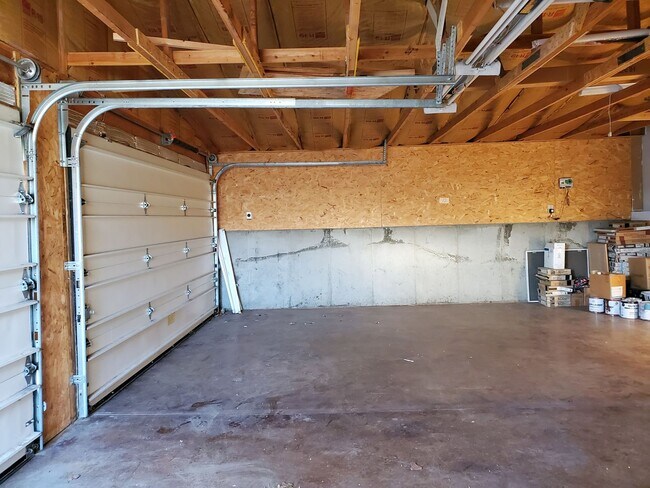 Foto del edificio - 3 Bedroom Home with Large Shop and Additional 2 Car Garage