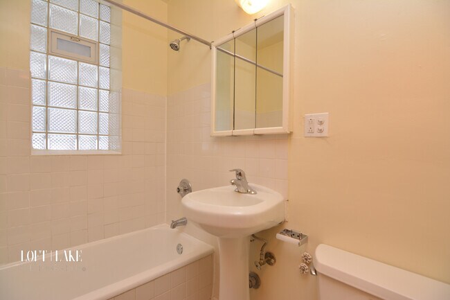 Foto del edificio - 6250 N Winthrop Ave