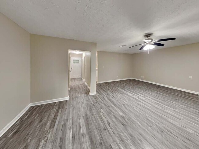 Foto del edificio - 211 Hunt Ridge Dr