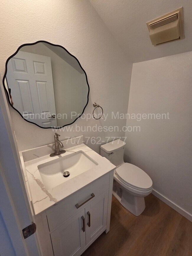 Foto del edificio - 1736 Burgundy Ct
