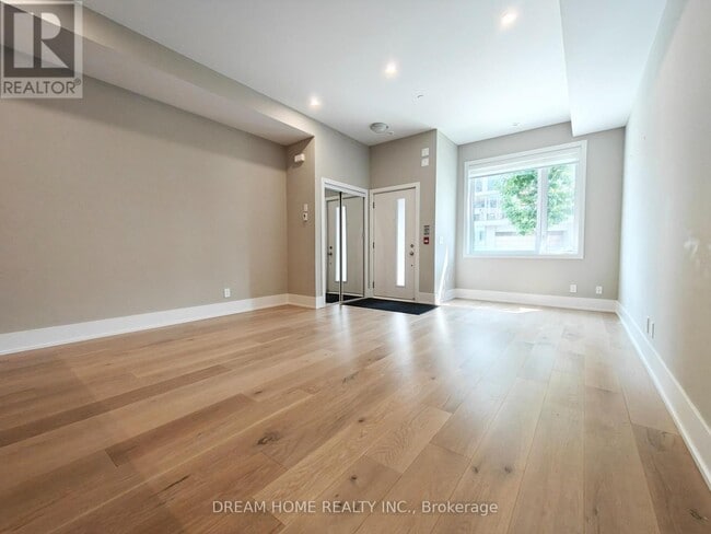 Building Photo - 270 Davenport Rd