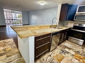 Building Photo - 900 NE 12th Ave