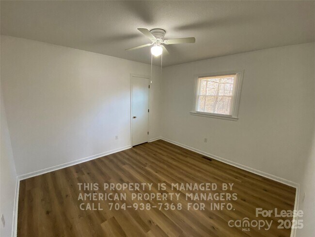 Foto del edificio - 3818 Vanderburg Dr