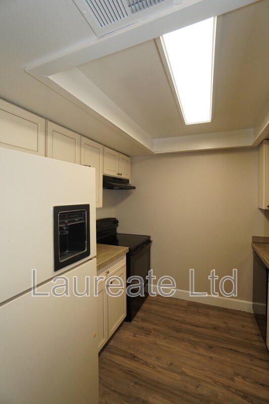 Foto del edificio - 4896 S Dudley St