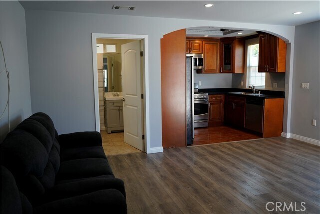 Foto del edificio - 7252 Farmdale Ave