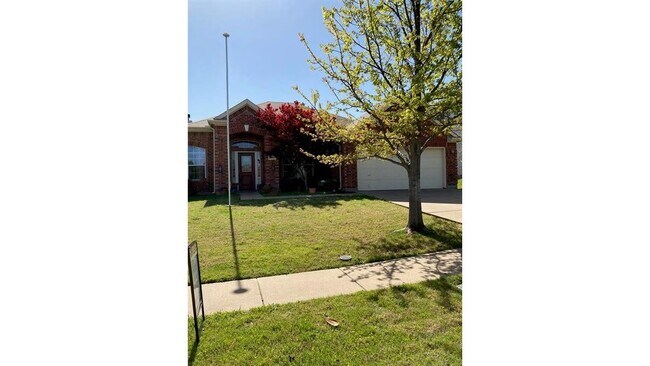 Building Photo - 2715 Logan Dr