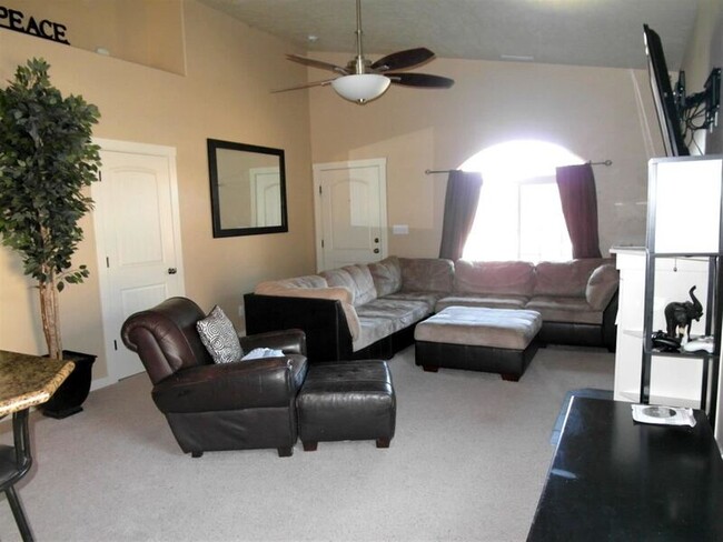 Foto del edificio - 5952 S Red Crest Ave
