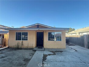 Building Photo - 823 E 75th St