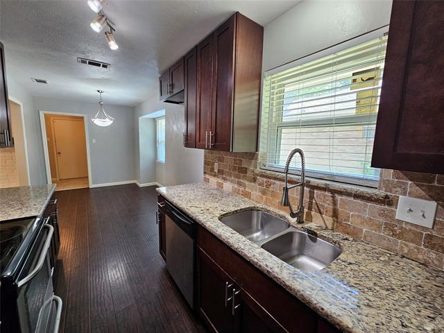 Building Photo - 216 Wesley Dr