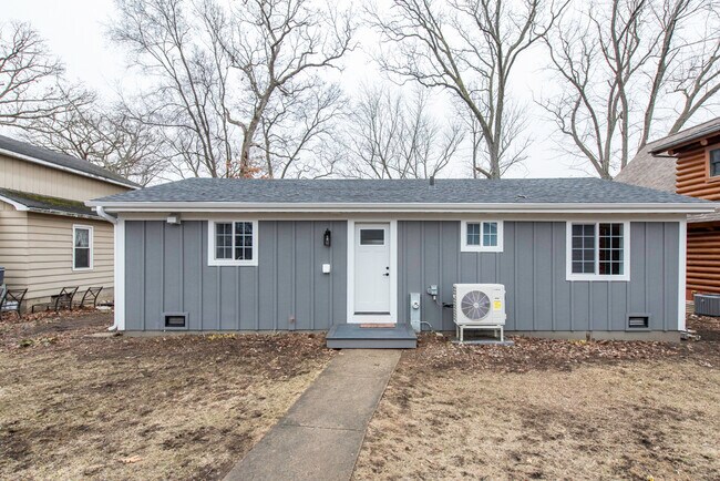 Building Photo - 42076 N East Rd