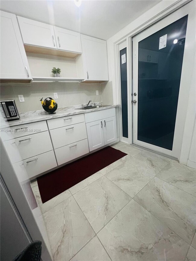 Building Photo - 2500 SW 131st Ct