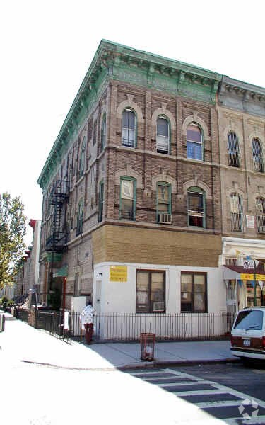Primary Photo - 730 Knickerbocker Ave