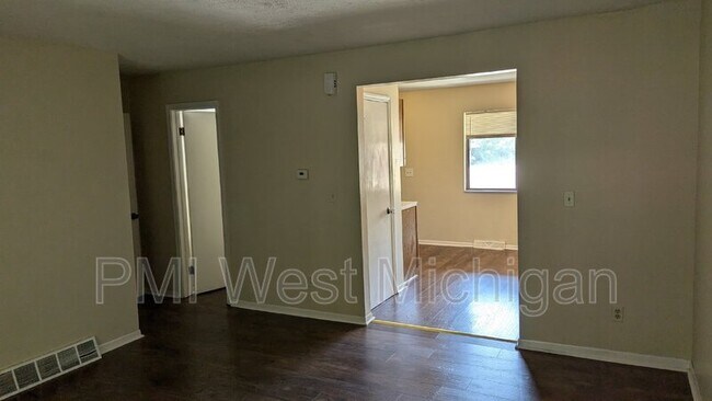 Building Photo - 6066 In the Pines Dr SE