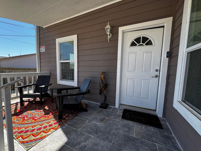 Building Photo - 319 S Olive St