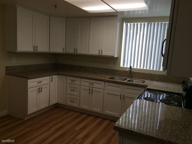 Building Photo - 8560 Oleander Ave