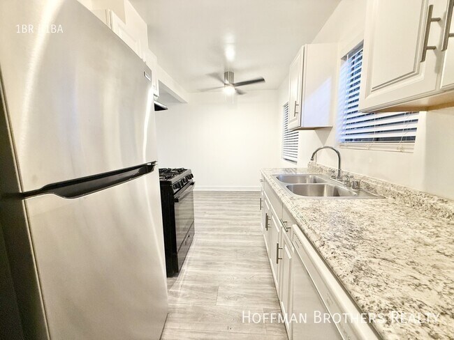 Foto del edificio - 1220 S Manhattan Pl