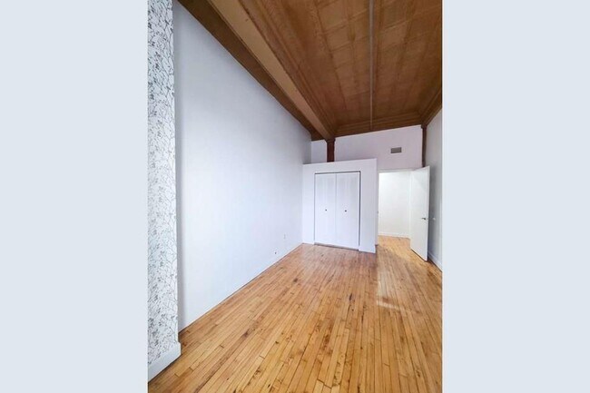 Building Photo - 158 Chestnut St