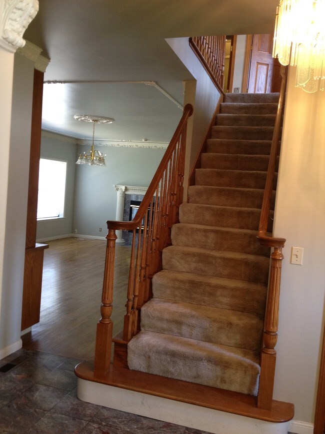 Building Photo - 740 Collier Dr