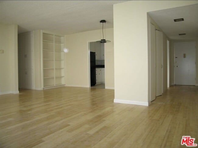 Building Photo - 2803 Arizona Ave