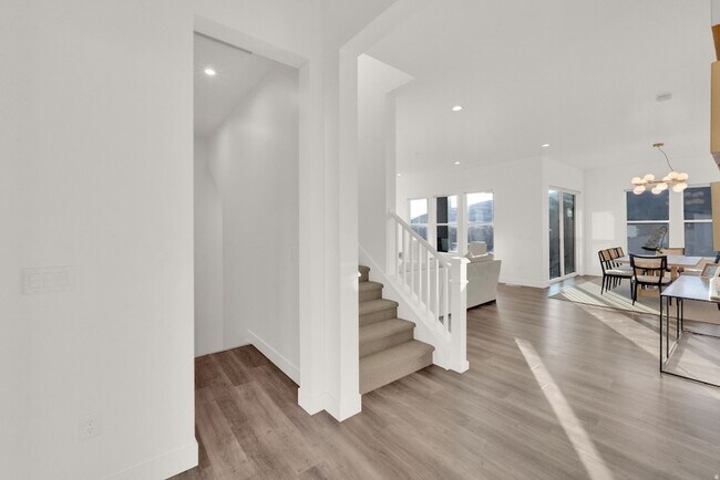 Foto del edificio - 1722 Oakridge Cir