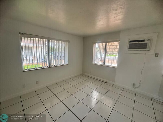 Foto del edificio - 823 NE 10th St