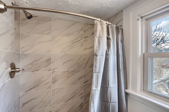 Foto del edificio - 3409 Portola Ave