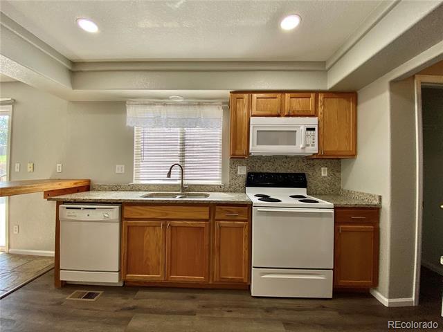 Foto del edificio - 4964 Waldenwood Dr