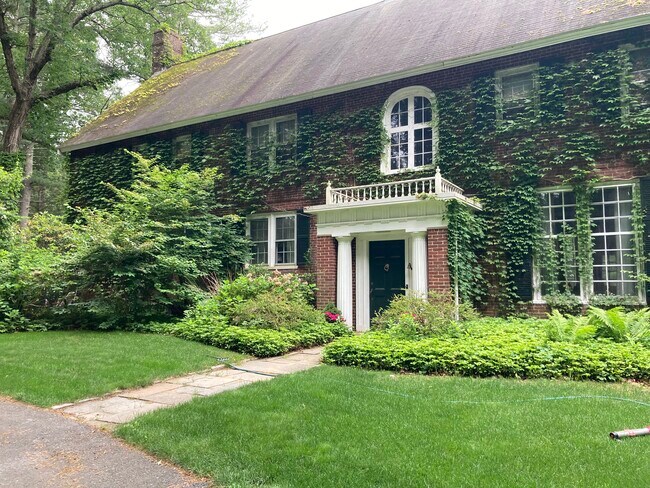 Foto del edificio - 254 Fairhaven Rd