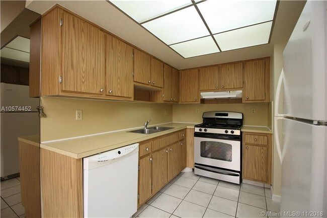 Building Photo - 10909 SW 113th Pl
