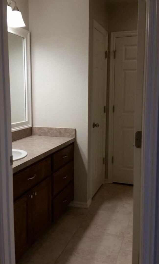Building Photo - 1117 S Spinnaker Dr