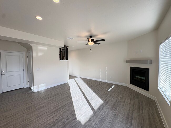 Building Photo - NEW Build!! Ironhawk Townhome #22!