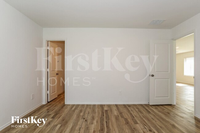 Foto del edificio - 399 Jewett Meadow Dr