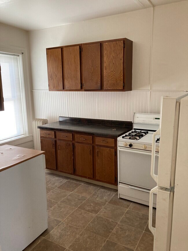 Kitchen - 939 N Ogden St
