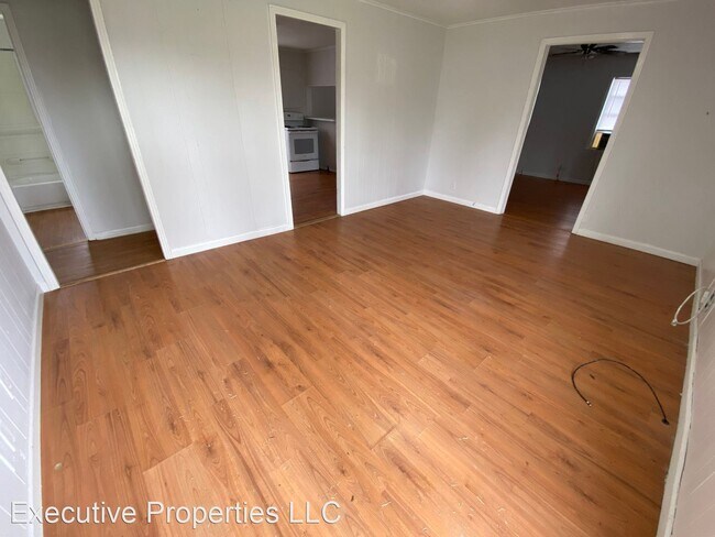 Building Photo - 3 br, 1 bath House - 421 Broussard Road