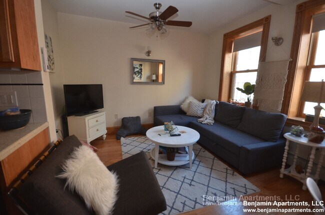 Foto del edificio - 137 Charles St