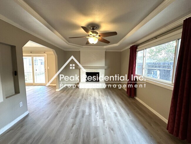 Building Photo - Spacious Roseville 4bd/2ba Home with Pool!