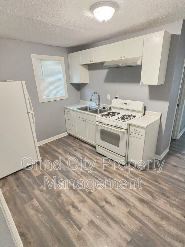 Foto del edificio - 3042 McAdoo Ave