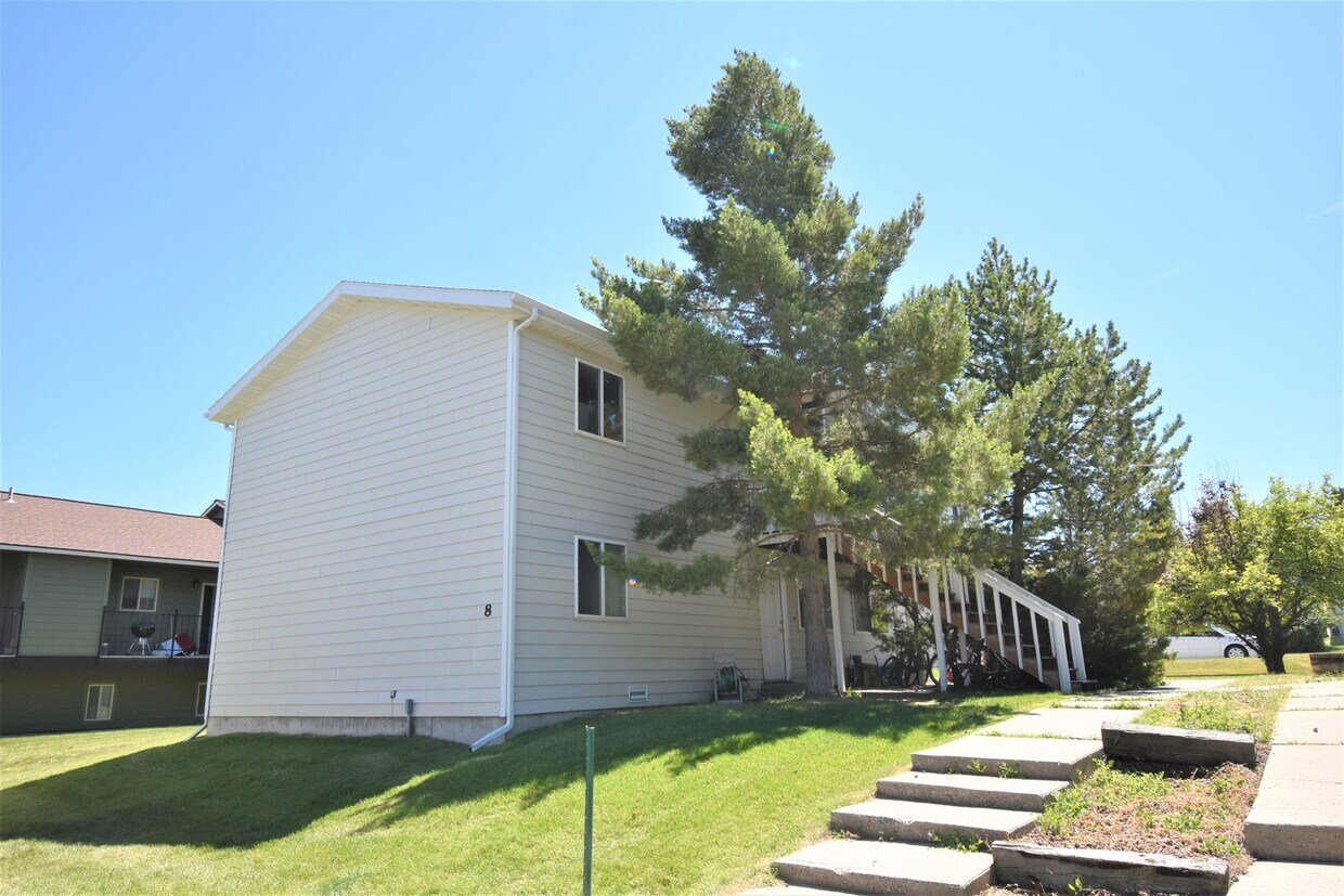 Primary Photo - Great Location! Top Floor 2 bed 1 bath and...
