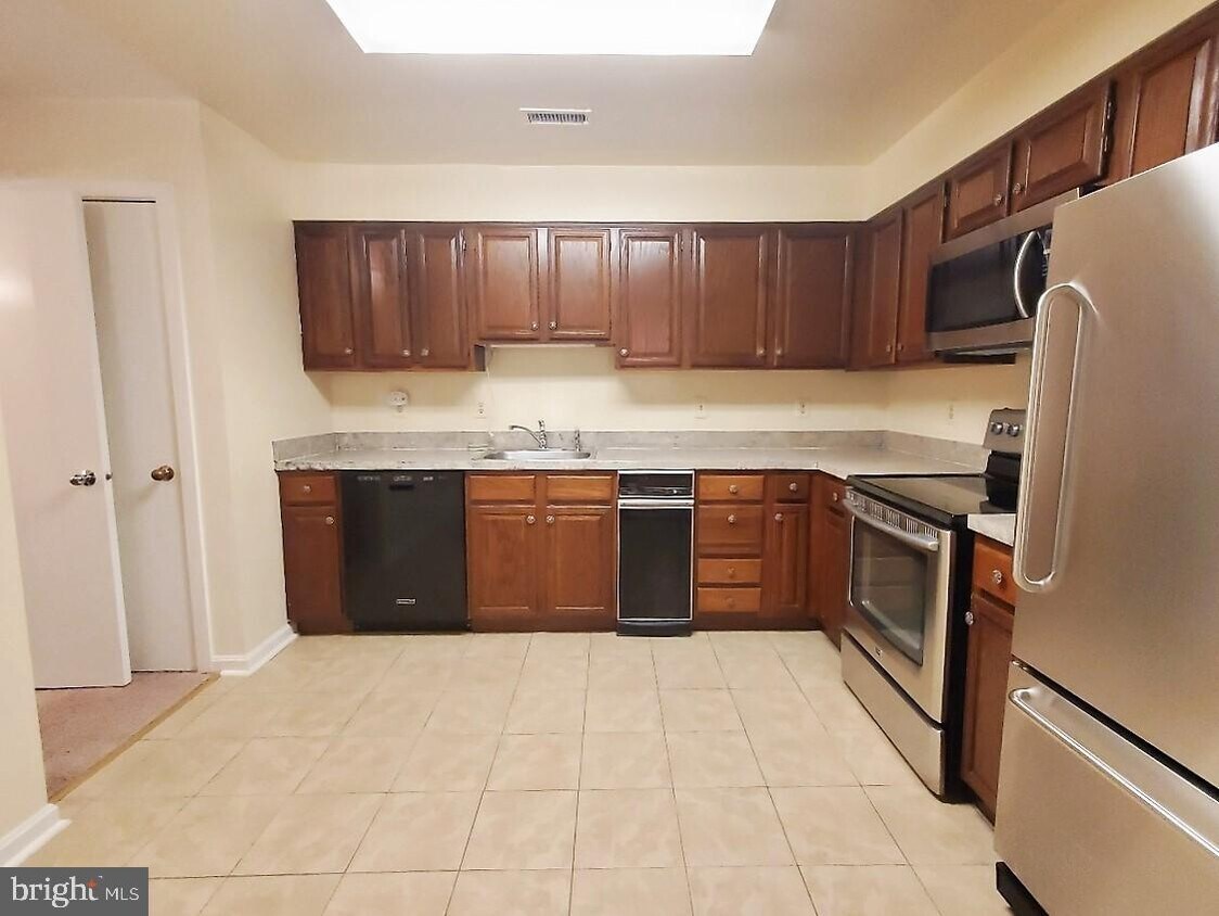 Primary Photo - 5139 Dudley Ln