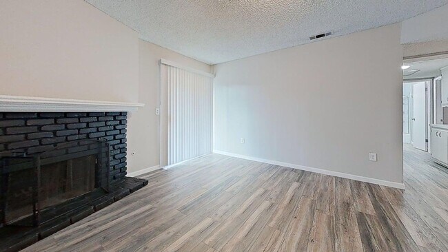 Building Photo - 577 Montebello Pl