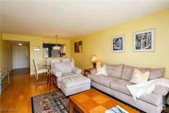 Building Photo - 1075 Foxfire Ln