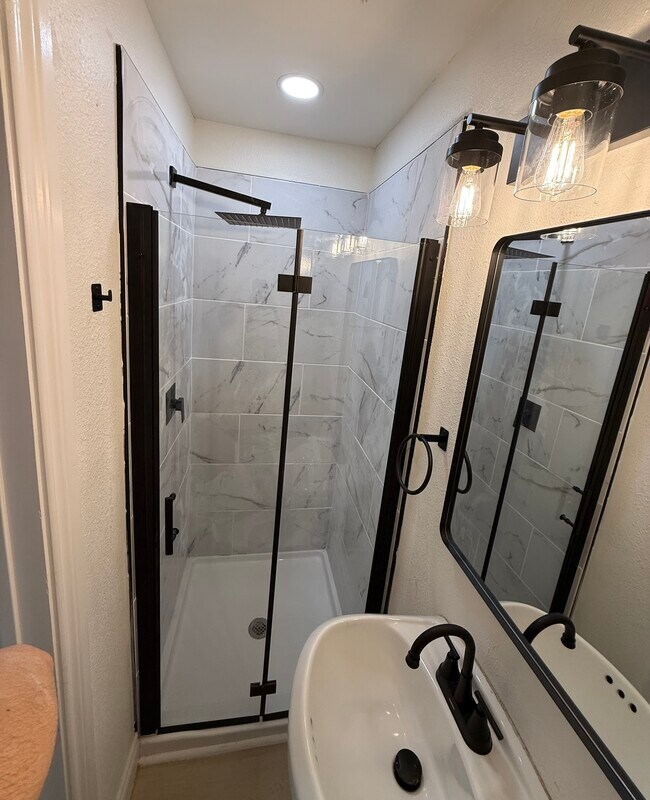 Foto del edificio - 305 Waller St