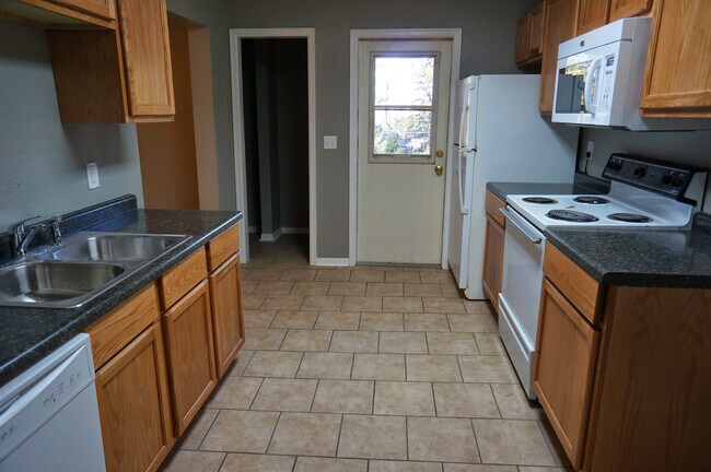 Foto del edificio - 828 E 6th St