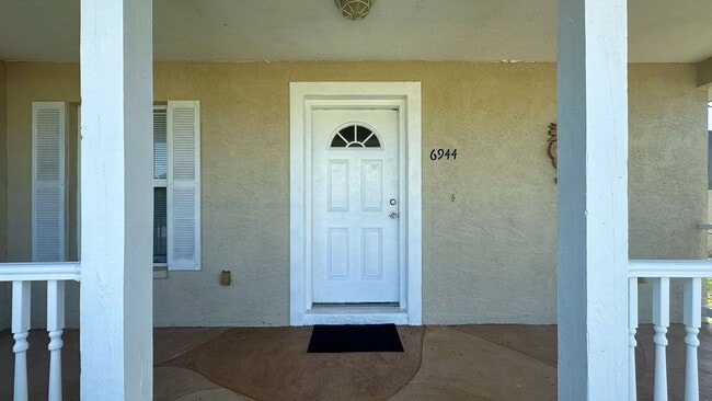 Building Photo - 6944 Rosemont Dr