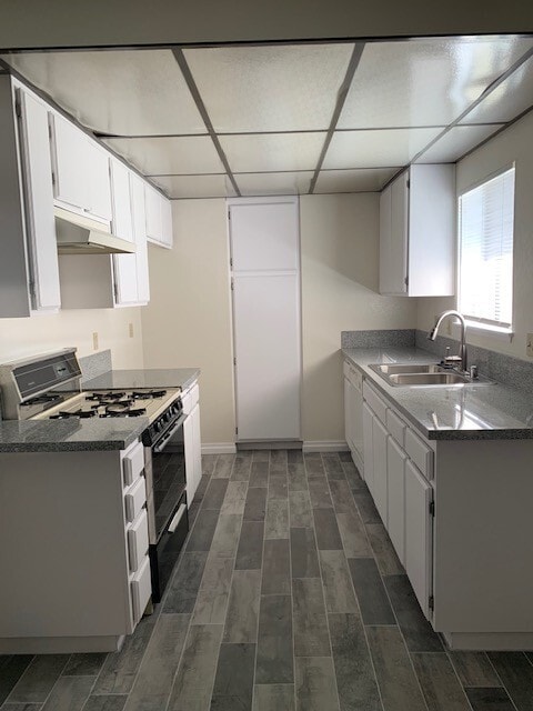 Building Photo - Redlands Home with NEW Paint & Tile Throughout