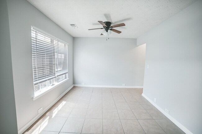 Building Photo - 859 Clairidge Elm Trl