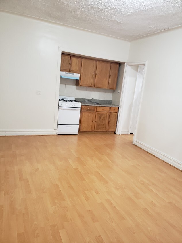 Foto principal - 3099 Brighton 6th St