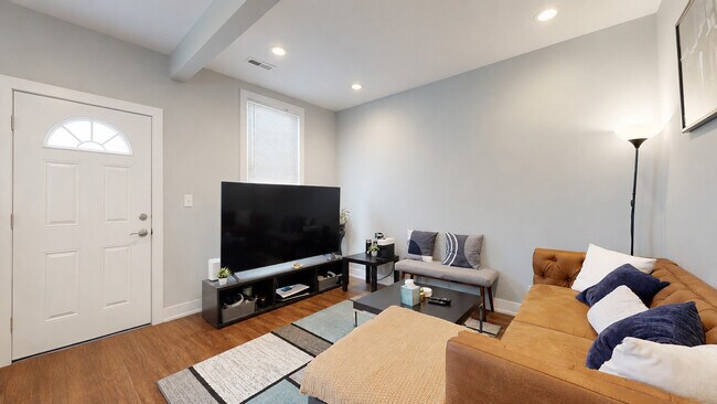 Foto del edificio - 1305 W Barry Ave