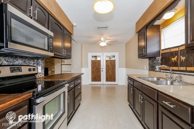 Building Photo - 2 br, 2 bath House - 916 Sunshine Way SW UNIT